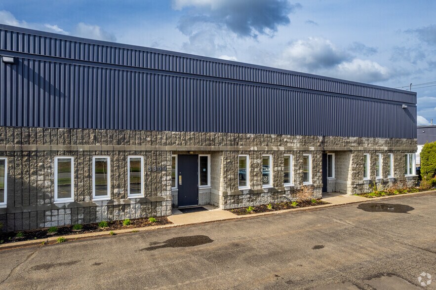 More Photos Of 3300 Rue Jacob-Jordan, Terrebonne Warehouse For Lease