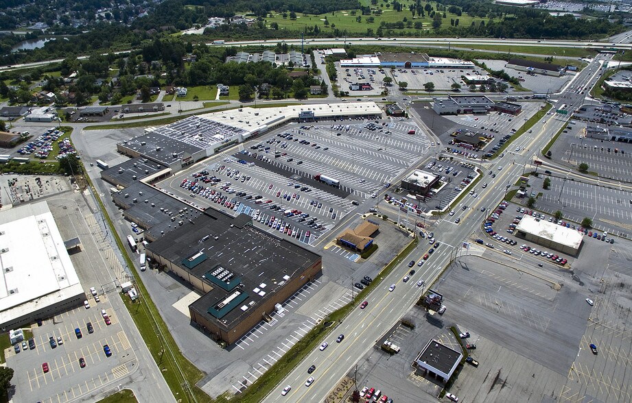 Primary Photo Of 275 Park Hills Plz, Altoona General Retail For Lease