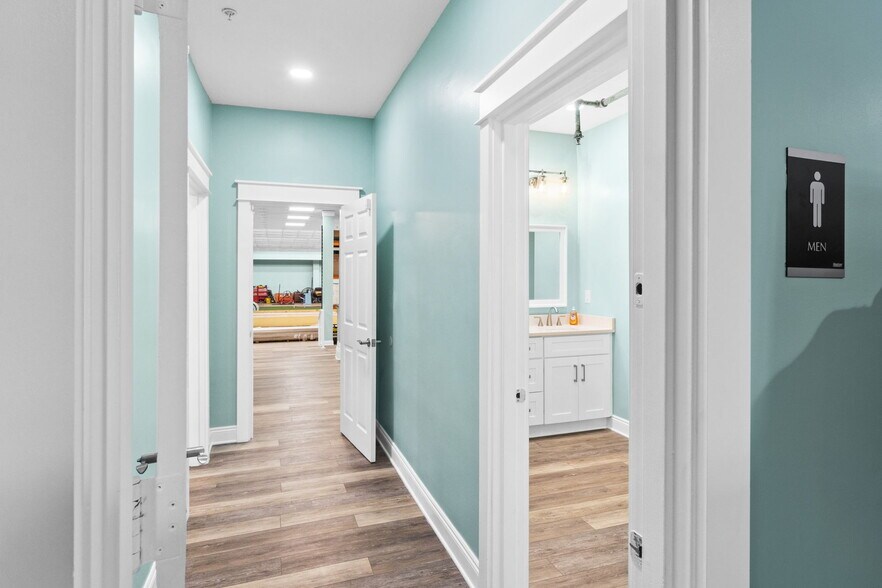 More Photos Of 5420 Hickory St, Panama City Office For Sale