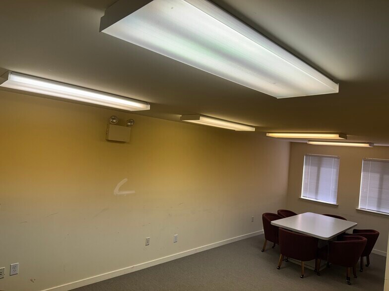 More Photos Of 5181 W Woodmill Dr, Wilmington Office For Lease