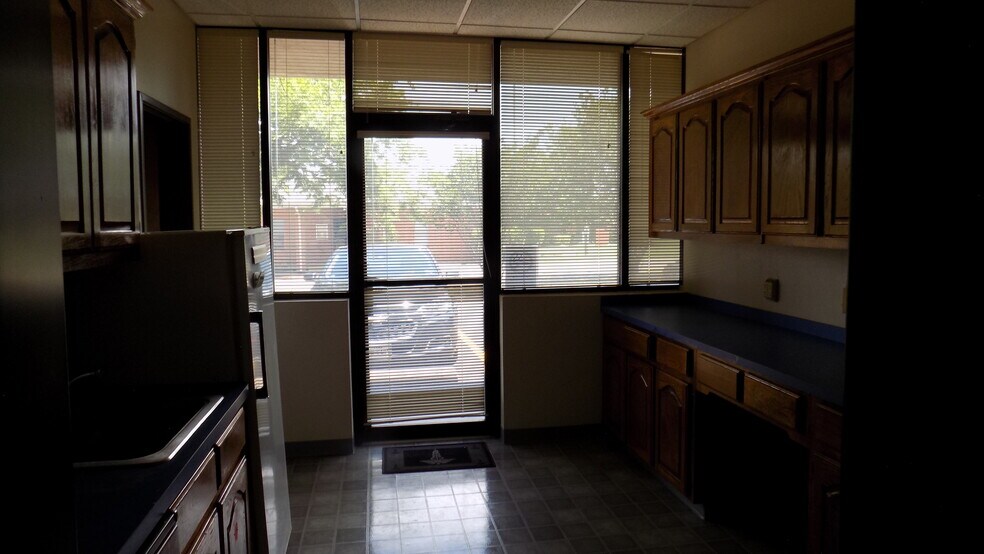 More Photos Of 315 S Cockrell Hill Rd, Duncanville Medical For Lease