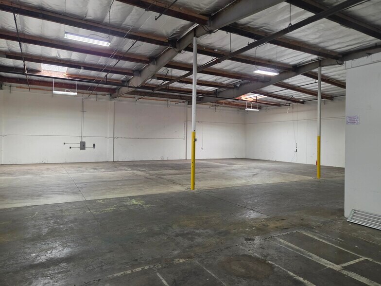 More Photos Of 1031-1035 S Linwood Ave, Santa Ana Warehouse For Lease