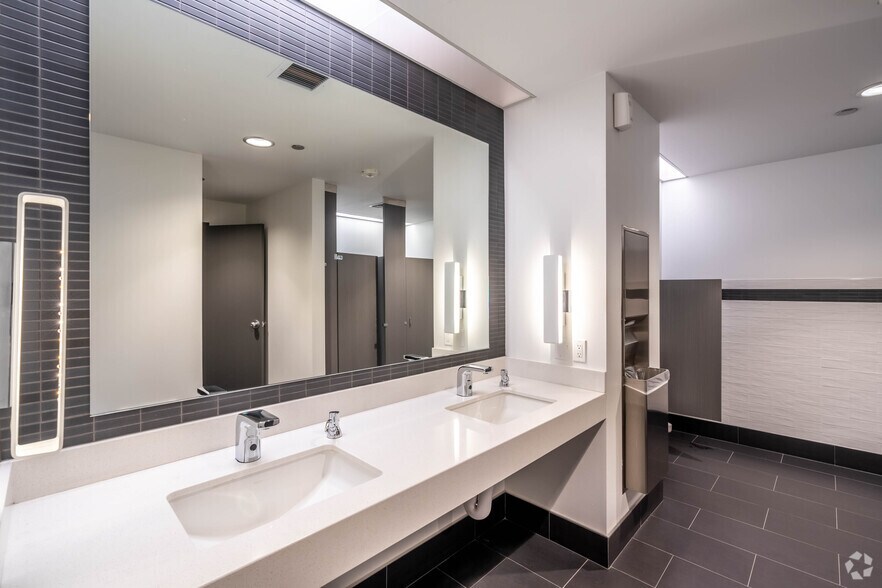 More Photos Of 11255 Kirkland Way NE, Kirkland Office For Sale