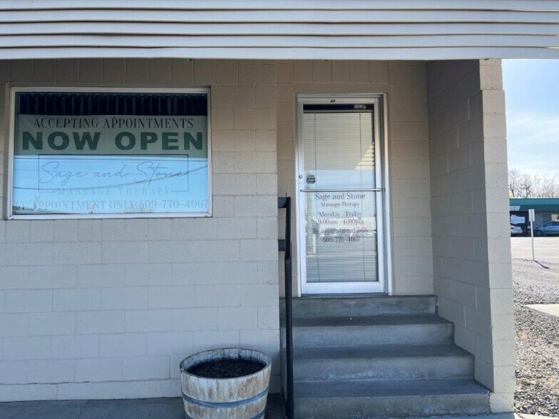 More Photos Of 702 E Main St, Othello Storefront Retail Office For Lease