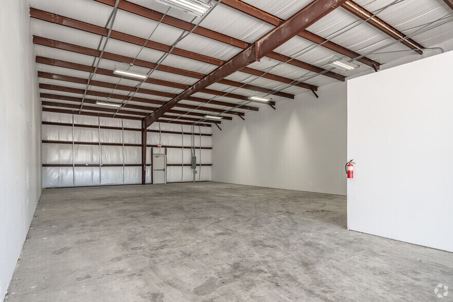 More Photos Of 105 W 365 Hwy, Port Arthur Warehouse For Lease