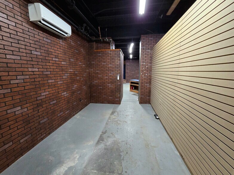 More Photos Of 16 Armory St, Northampton Office For Sale