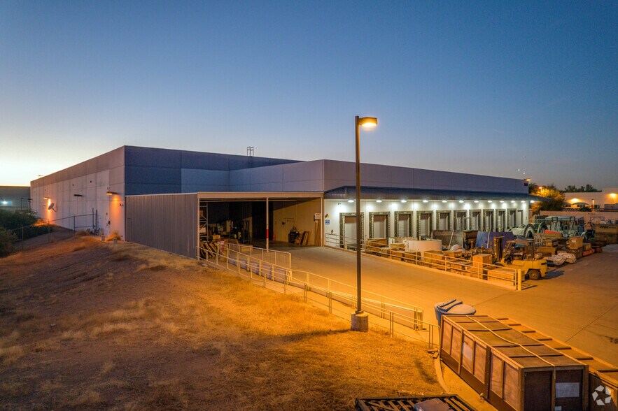 More Photos Of 900 N Fiesta Blvd, Gilbert Manufacturing For Lease
