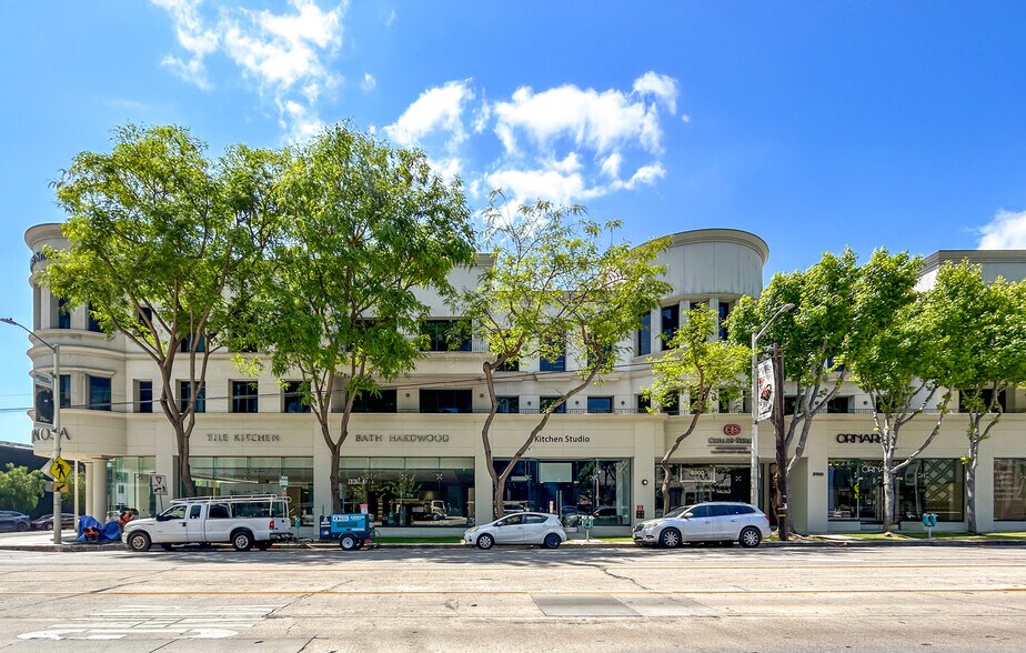 More Photos Of 8900-8920 Beverly Blvd, West Hollywood Office For Lease