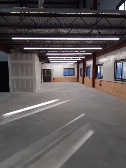 More Photos Of 1 Distribution Dr, Bloomingburg Warehouse For Lease
