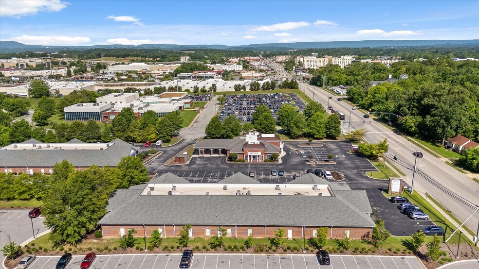 More Photos Of 7446 Shallowford Rd, Chattanooga Medical For Lease