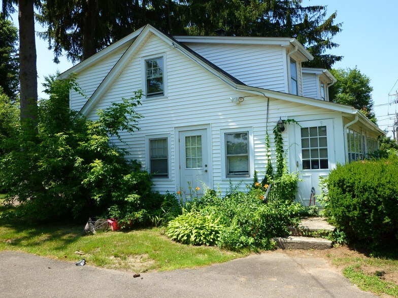 More Photos Of 2191 Boston Tpke, Coventry Storefront Retail Residential For Sale