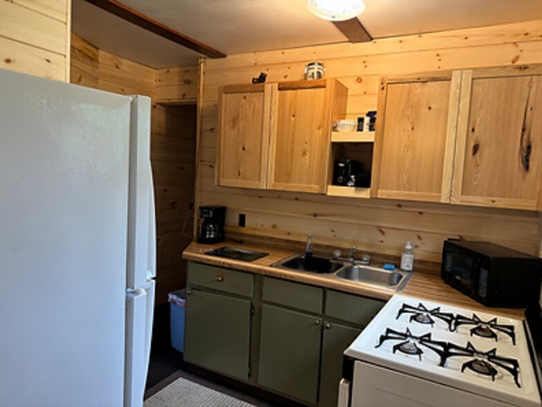 More Photos Of W17461 Norton Rd, Gould City Hotel For Sale