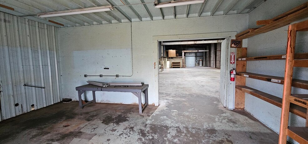 More Photos Of 200 Industrial Ave, Jefferson Warehouse For Lease