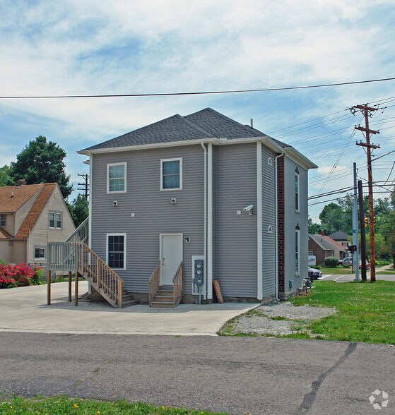 More Photos Of 1085 W Main St, Troy Medical For Sale