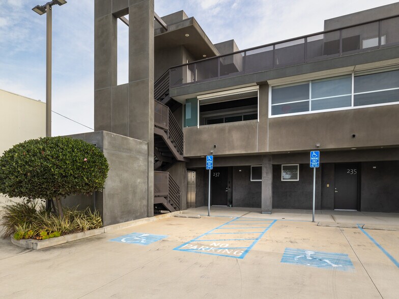 More Photos Of 215-237 California St, El Segundo Loft Creative Space For Lease
