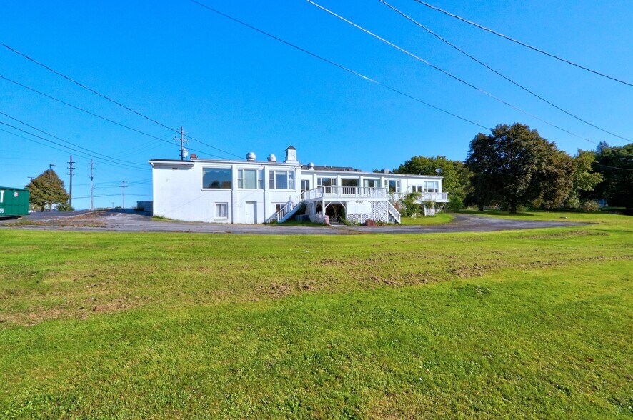More Photos Of 1978 Route 5 & 20, Waterloo Township Restaurant For Lease