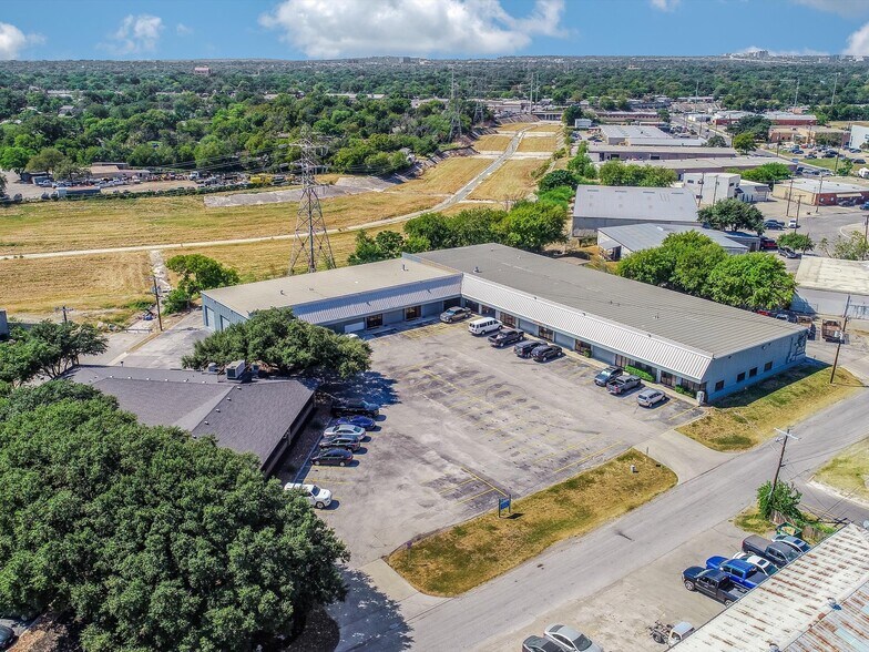 More Photos Of 6803-6831 Breeden Ave, San Antonio Light Manufacturing For Lease