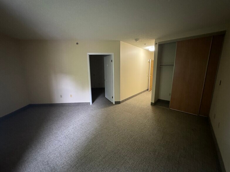 More Photos Of 725 Gibralter St, Norfolk Flex For Sale