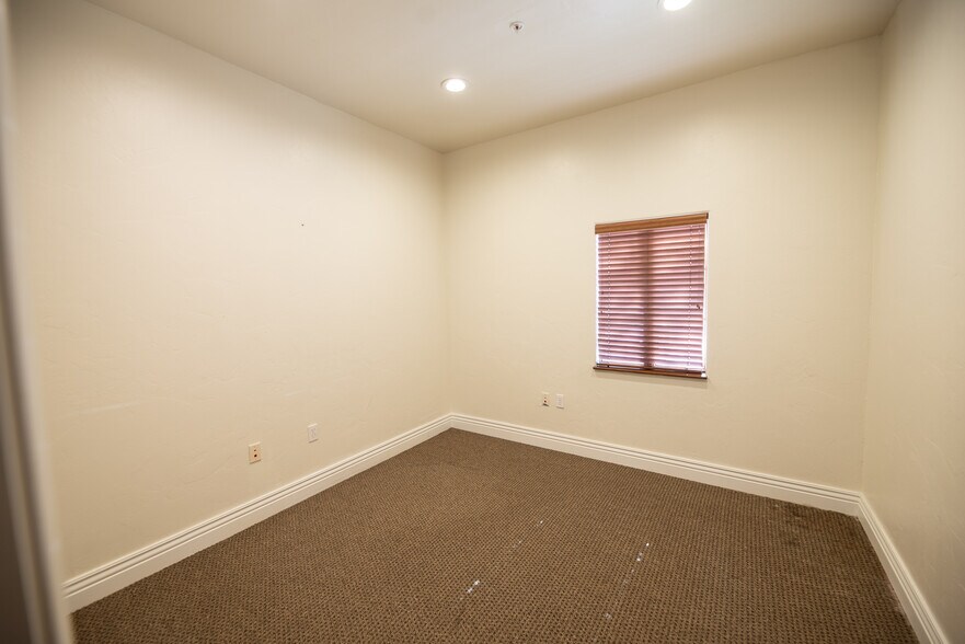 More Photos Of 2436-2438 Brunello Trace, Lutz Office For Lease