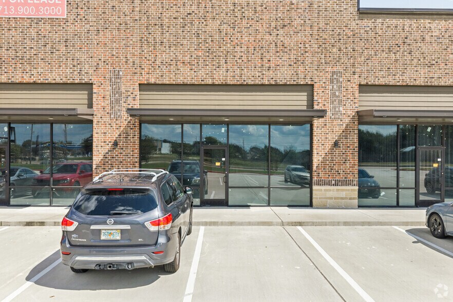 More Photos Of 5149 Reading Rd, Rosenberg Storefront For Sale
