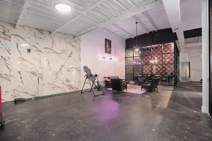 More Photos Of 6933 Olson Ln, Pasadena Service For Sale