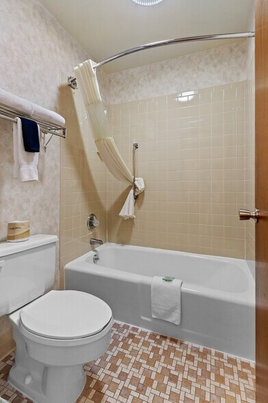 More Photos Of 110 Huntsville Rd, Eureka Springs Hotel For Sale