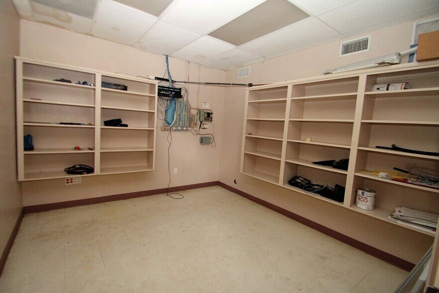 More Photos Of 382 W Main St, Raymondville Office For Sale