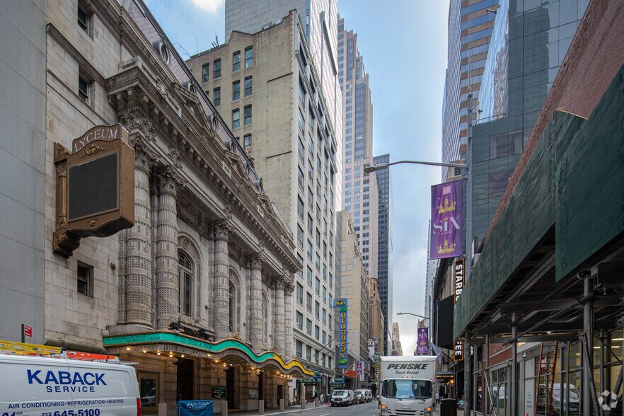 More Photos Of 145 W 45th St, New York Office For Lease