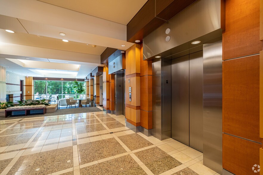 More Photos Of 2 Carlson Pky, Plymouth Office For Lease