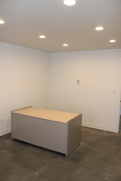 More Photos Of 57 W 465 N, Blackfoot Light Manufacturing For Lease