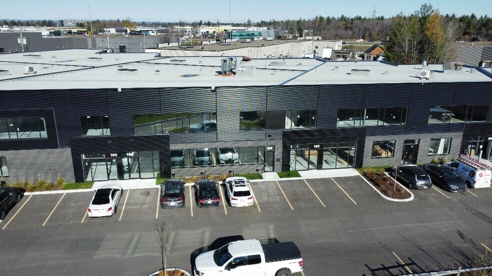 More Photos Of 17990 Rue Des Gouverneurs, Mirabel Distribution For Lease