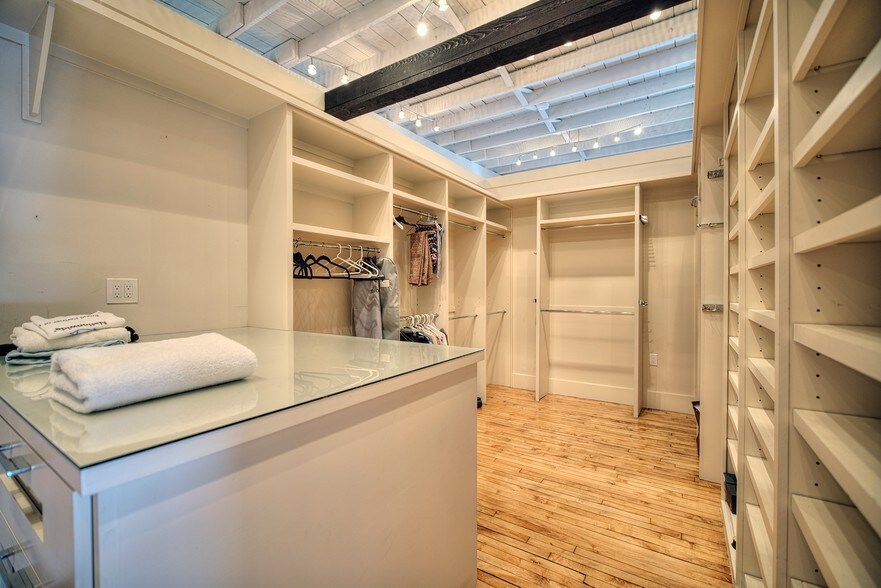 More Photos Of 2409 Commerce St, Houston Freestanding For Lease