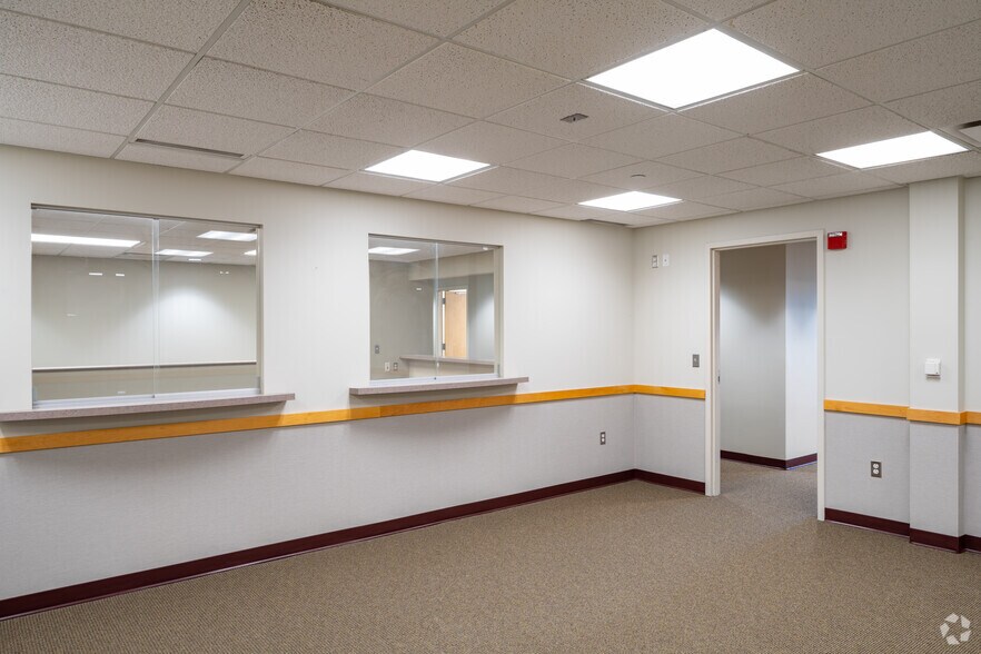 More Photos Of 1455 S Lapeer Rd, Lake Orion Hospital For Lease
