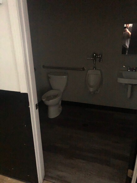 More Photos Of 170 Elm St, West Springfield Unknown For Lease