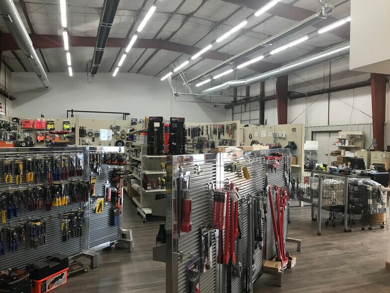 More Photos Of 510 S Federal Blvd, Riverton Industrial For Sale