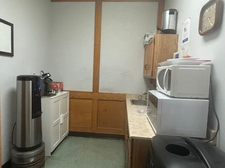 More Photos Of 1954 10 Av NW, Medicine Hat Warehouse For Sale