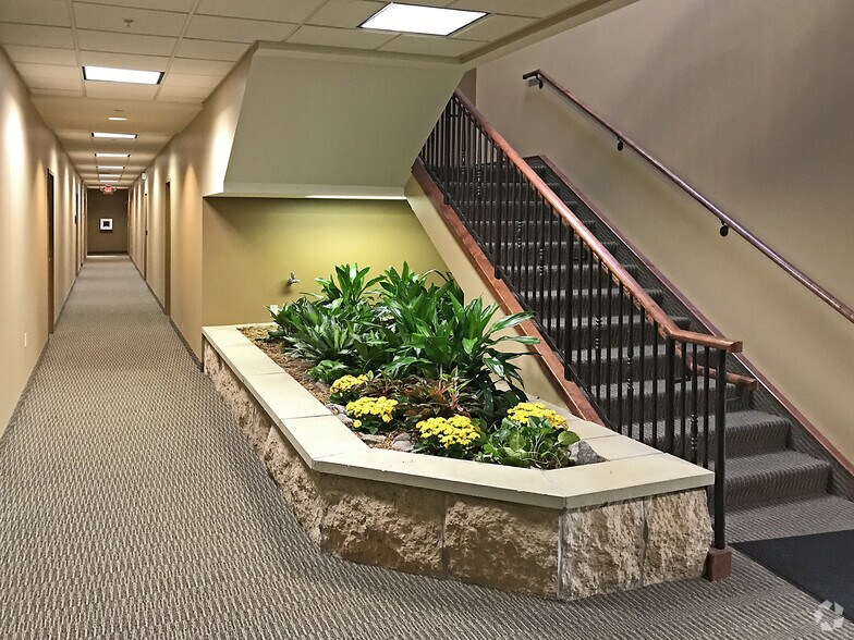 More Photos Of 563 Bielenberg Dr, Woodbury Medical For Sale