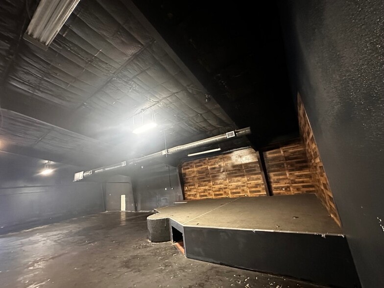 More Photos Of 10126 Jensen Dr, Houston Freestanding For Sale