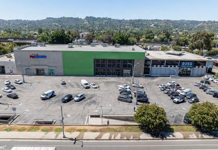 More Photos Of 13700-13750 Riverside Dr, Sherman Oaks Unknown For Lease