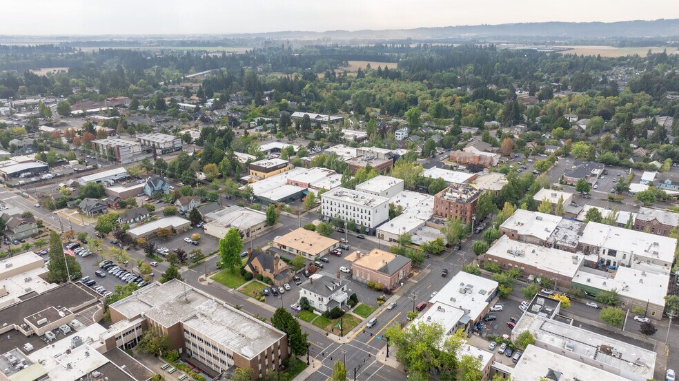 More Photos Of 414 NE Evans St, Mcminnville Office For Sale