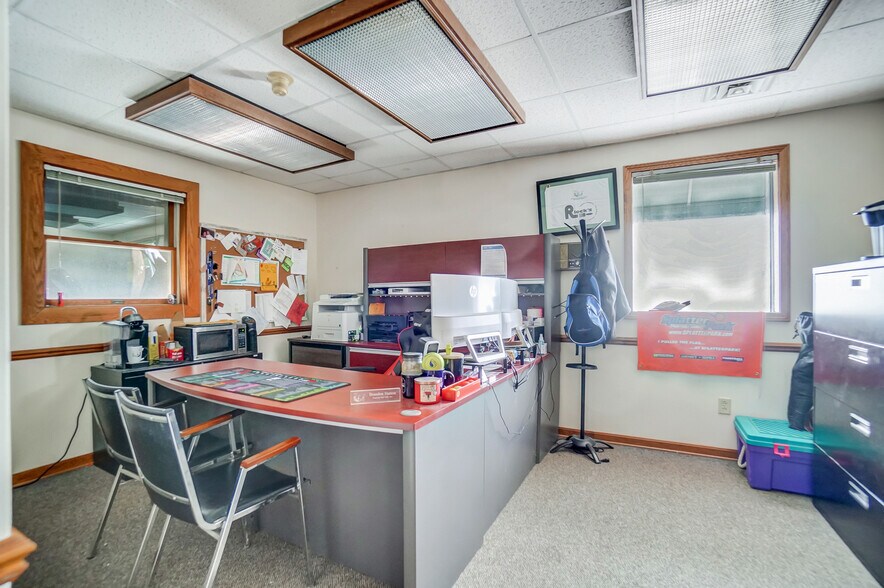 More Photos Of 413-419 N Main St, Findlay Showroom For Sale