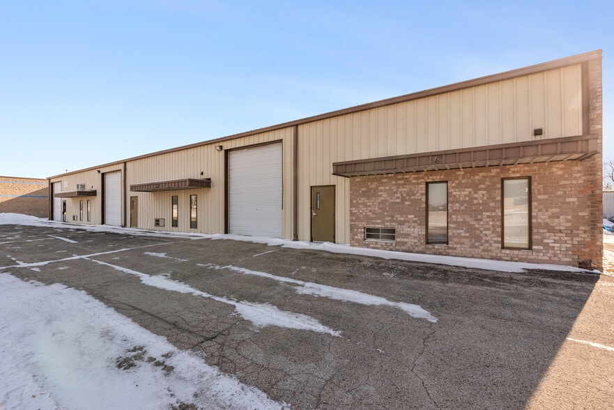 Primary Photo Of 105 Wilmont Dr, Waukesha Light Manufacturing For Sale