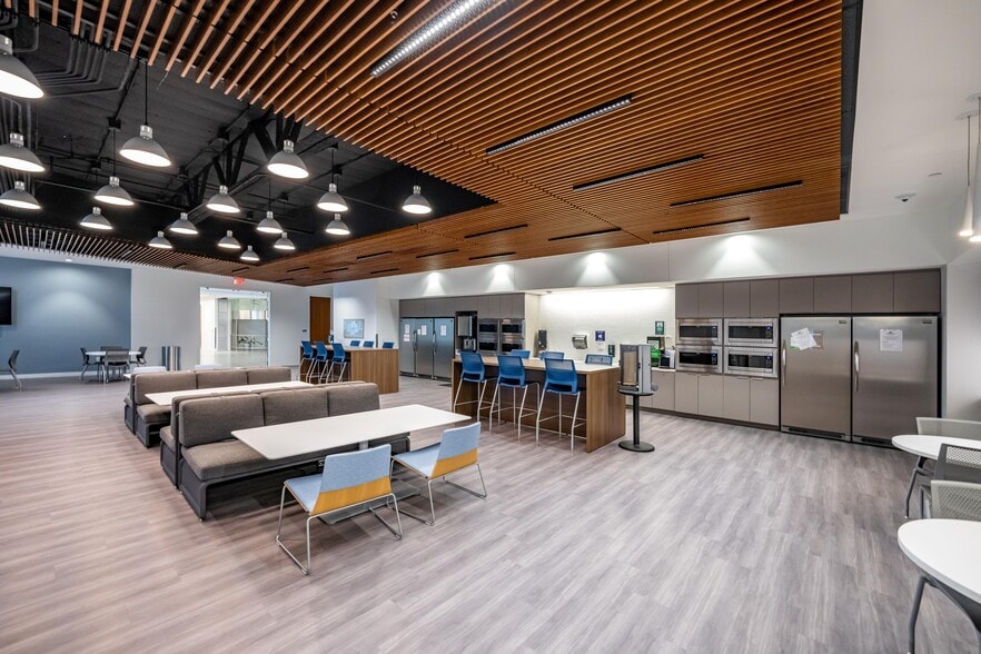 More Photos Of 23800 N Farmers Way, Phoenix Office For Lease