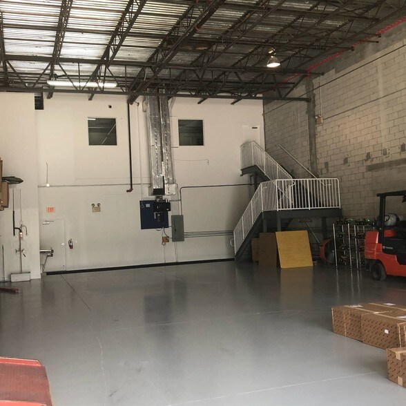 More Photos Of 1335 NW 98th Ct, Miami Warehouse For Sale