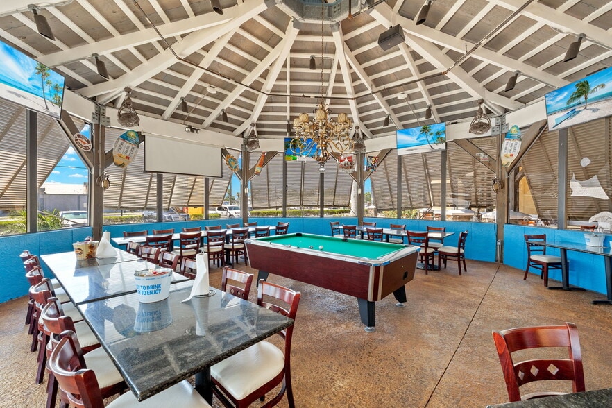 More Photos Of 17650 San Carlos Blvd, Fort Myers Supermarket For Sale