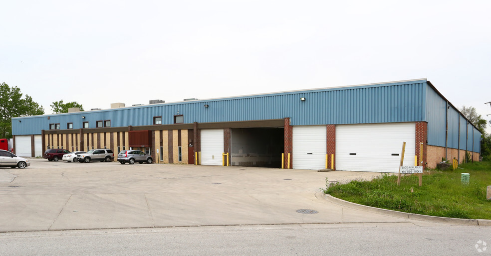 Primary Photo Of 830 Fairway Dr, Bensenville Distribution For Lease