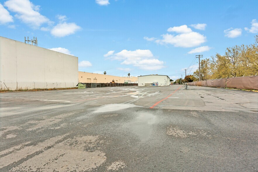More Photos Of 5650 66th Ave, Sacramento Self Storage For Sale