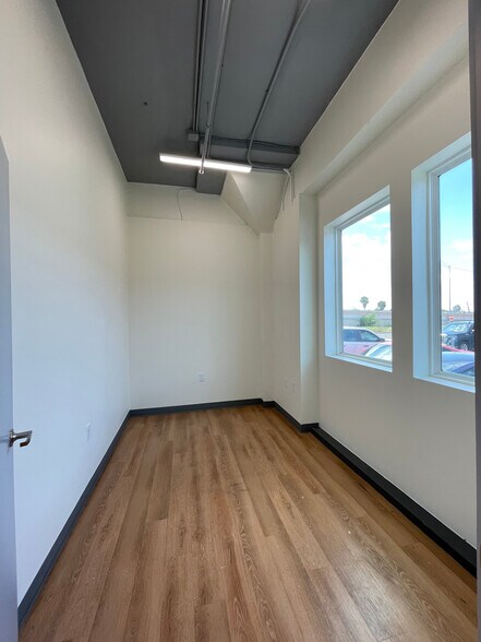 More Photos Of 222 N Expressway, Brownsville Medical For Lease