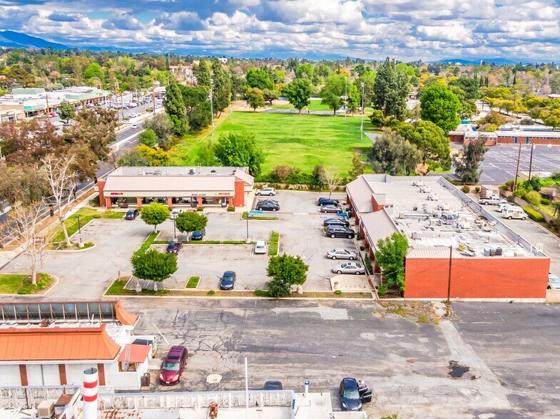 More Photos Of 926-950 W Foothill Blvd, Claremont Unknown For Lease