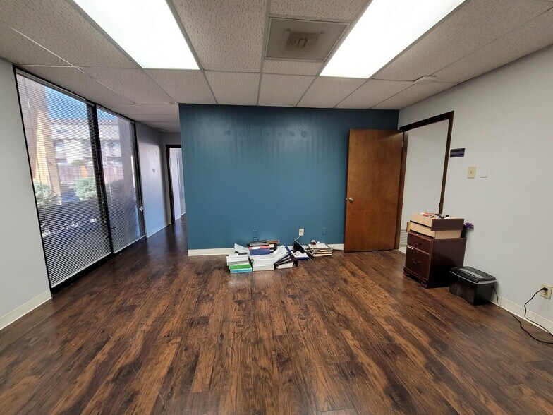 More Photos Of 433 Kitty Hawk Rd, Universal City Office For Lease